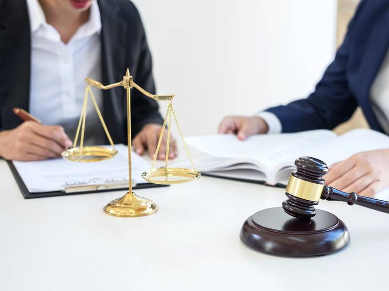 深圳律师解析：男人出轨，离婚财产怎么分？