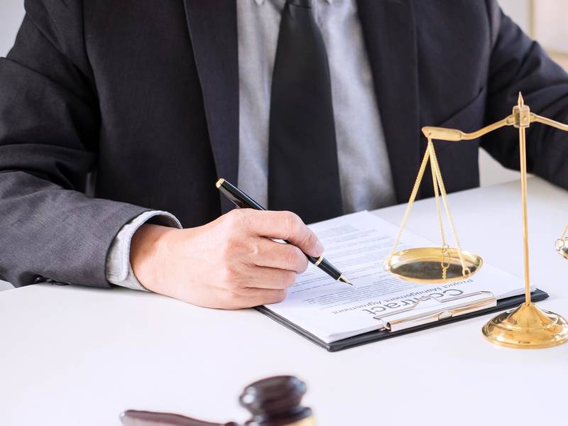 深圳律师解读：拿房产证帮别人担保是否有期限