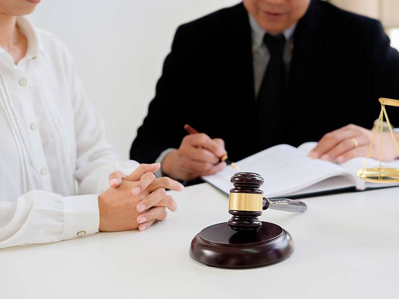 刑律护航：揭秘取保候审与监视居住者的行为准则